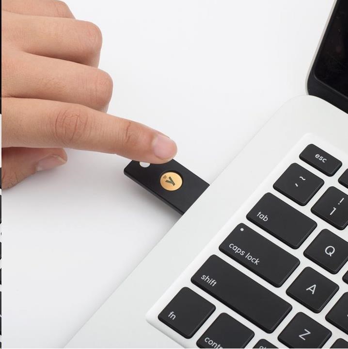 YubiKey 5 NFC - USB-A, klíč/token s vícefaktorovou autentizaci (NFC), podpora OpenPGP a Smart Card (2FA)
